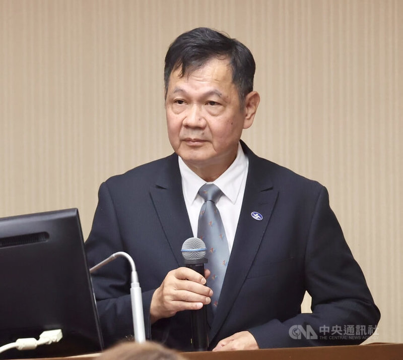 中央氣象署長呂國臣(圖)3日在立法院表示,颱風來臨時的停班停課決策很困難,氣象只是其中一個因素,地方政府還要考量生活圈、水電等;在氣象之外有沒有其他因素,這並非氣象署能從天氣角度看待,相信這是很專業的。中央社記者王飛華攝 114年11月3日