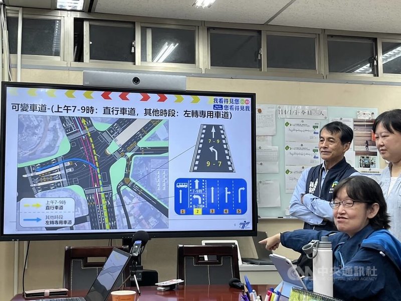 台北市交通局說，公館圓環改為正交後車流趨穩，但羅斯福路南往北直行車多，往西左轉上福和橋明顯少，將自8日起上午7時到9時尖峰禁止左轉，讓路口車流更順。中央社記者楊淑閔攝　114年11月4日