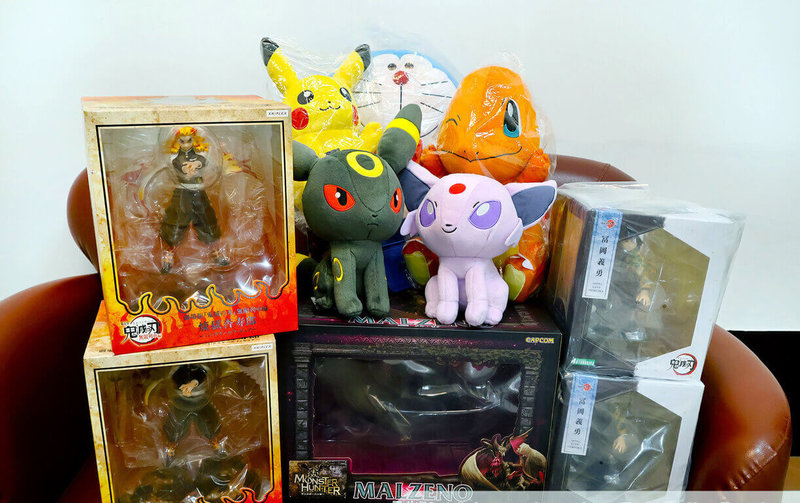 曾男多次無照駕駛違規，累積交通罰鍰約6萬元，因遲不繳納，遭強制執行，行政執行署嘉義分署則查封其鬼滅之刃等公仔，將於11日變賣清償。（行政執行署嘉義分署提供）中央社記者黃國芳傳真　114年11月4日