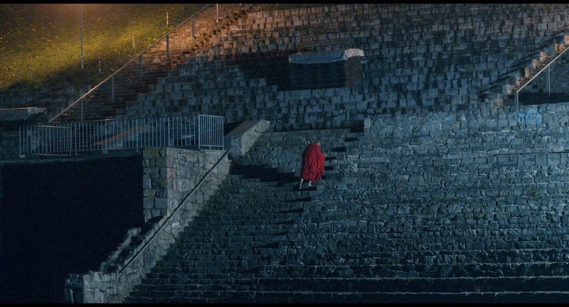 知名導演蔡明亮「行者」系列的最新作品「夜行」1日在捷克伊赫拉瓦影展首映。「夜行」總長僅38分鐘，是蔡明亮行者系列中最短的作品，拍攝與後製也僅用約10天完成。（汯呄霖電影提供）中央社記者劉郁葶布拉格傳真　114年11月4日