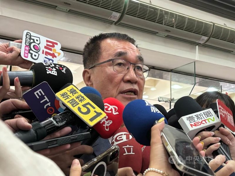 台北市副市長李四川5日受訪表示，新光人壽預計5日上午來文確定解除地上權契約金額，應在新台幣45億元以下。中央社記者陳昱婷攝　114年11月5日