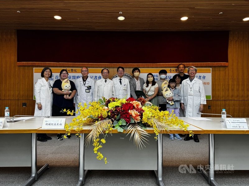 台大兒童醫院推出首部兒童醫療短片「只有兒科才有的風景」，以「盼尋回初心」為主題，希望各界更認識國內兒童醫療，5日記者會邀請多名病童家庭，分享一路與病魔奮戰故事。中央社記者沈佩瑤攝　114年11月5日