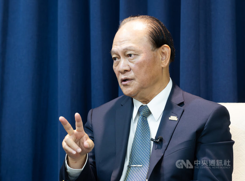 行政院政務委員季連成日前赴花蓮堰塞湖災區坐鎮救災協調，表現備受外界肯定。他接受中央社專訪時特別感謝全台45萬人次的志工馳援，還說沒有志工無法完成救災任務。中央社記者謝佳璋攝　114年11月5日