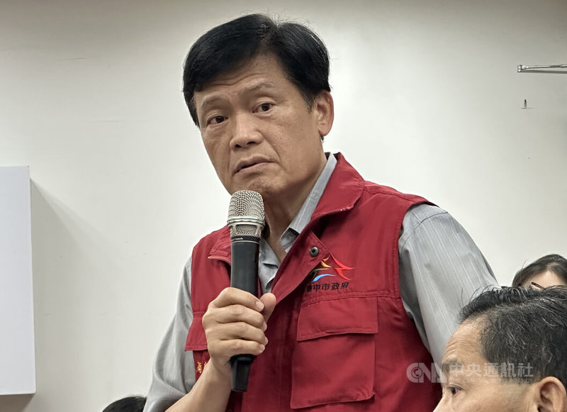 台中市衛生局長曾梓展5日出席非洲豬瘟中央前進應變所記者會，他表示，2度採檢豬農住家環境，針對9處進行採樣，結果預計5日中午出爐。中央社記者趙麗妍攝　114年11月5日