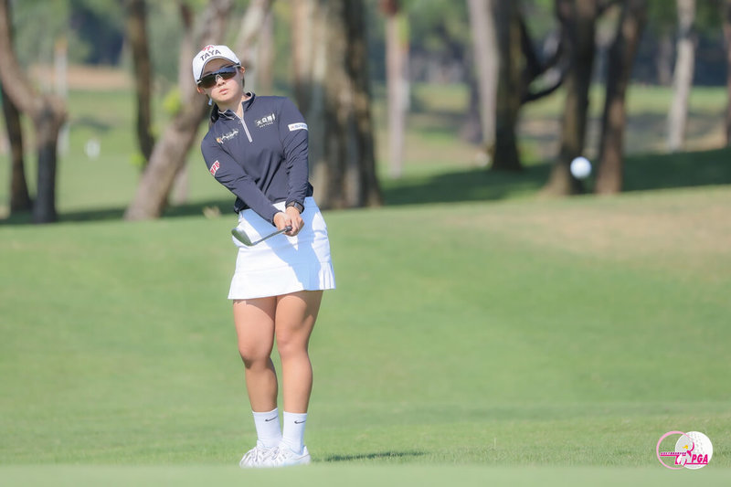 台灣女子職業高爾夫協會（TLPGA）聲寶公開賽5日在南一球場進行首回合，好手洪玉霖（圖）繳出67桿單獨領先。（TLPGA提供）中央社記者黎建忠傳真　114年11月5日