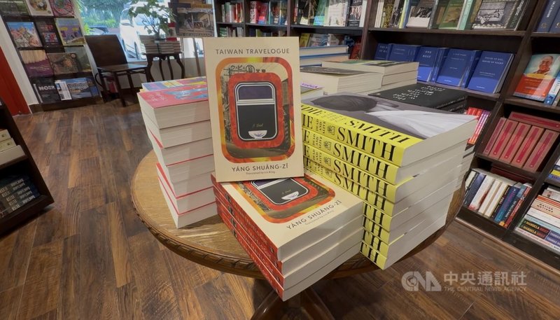 台灣小說家楊双子的著作「台灣漫遊錄」英譯本10月在印度上市,德里的書店在顯眼位置陳列該書。中央社記者李晉緯新德里攝 114年11月5日