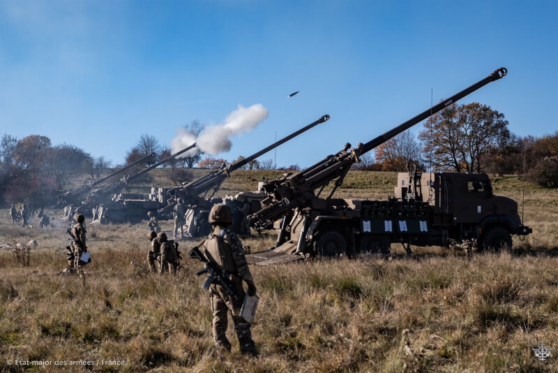 北約部隊中的法國與羅馬尼亞進行「達契亞之秋」聯合軍演。（圖取自x.com/EtatMajorFR）