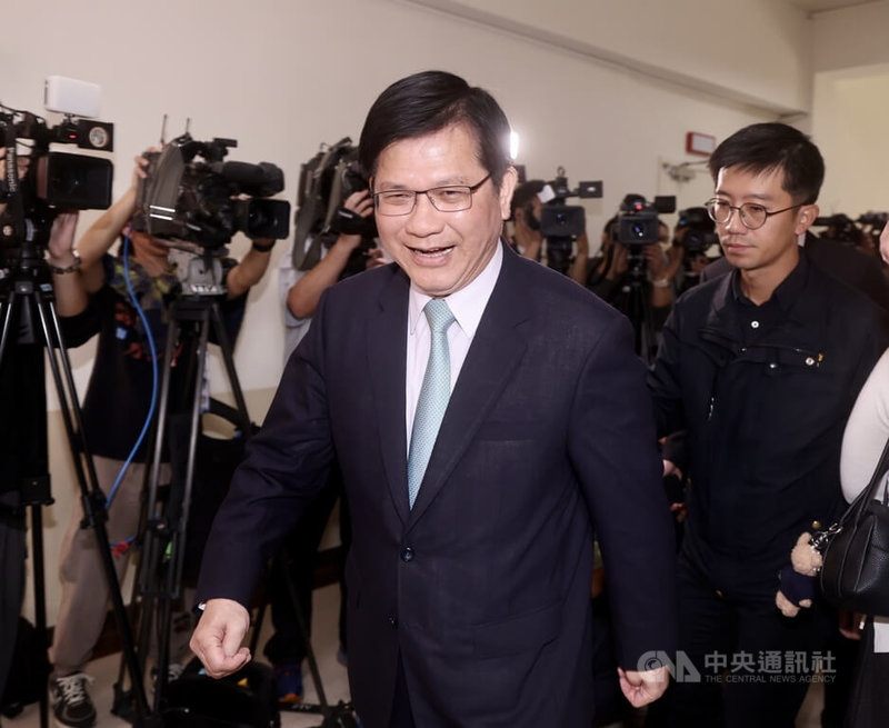 中國稱台灣能否平等參與2026年APEC活動,關鍵在遵守一中原則。外交部長林佳龍(前)5日在立法院表示,中國附加條件已違反承諾,將協調理念相近國共同反制。中央社記者張皓安攝 114年11月5日