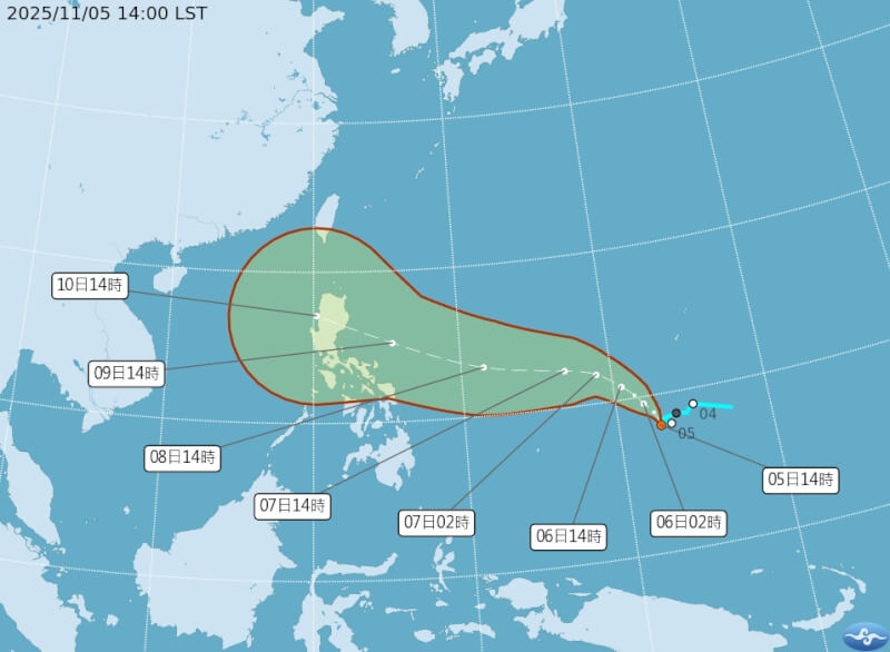 氣象署預估，位於關島一帶的熱帶性低氣壓5日晚間至6日清晨將會增強成為今年第26號颱風鳳凰。圖為熱帶性低氣壓TD29路徑潛勢預報。（圖取自氣象署網頁cwa.gov.tw）