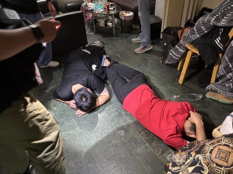 台北市警方破獲以有天道盟背景的沈姓男子為首販的販毒集團，起出大批毒品，警詢後依違反毒品危害防制條例等罪嫌，把沈男等7人移送桃園地檢署偵辦。（翻攝照片）中央社記者劉建邦傳真　114年11月6日