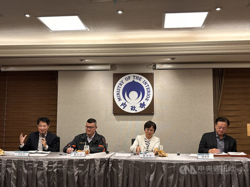 內政部6日舉行部務會報會後記者會,左起為內政部役政司長沈哲芳、內政部政次馬士元、內政部長劉世芳與消防署長蕭煥章。中央社記者高華謙攝 114年11月6日