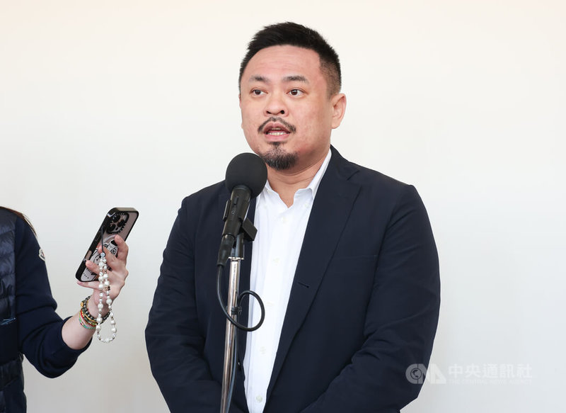 外界關注外送員專法是否會有行政部門版本。勞動部長洪申翰（圖）6日表示，行政部門版本已進到最後收整階段，立法院公聽會結束後，勞動部將進行最後一輪彙整，盼盡快提出政院版並送到立法院審議。中央社記者謝佳璋攝 114年11月6日