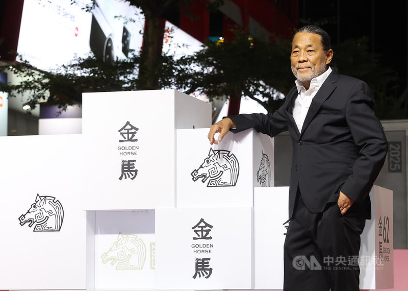 2025金馬影展6日起至23日盛大舉行,開幕片「大濛」6日晚間舉行世界首映,金馬執委會主席李屏賓(圖)也帥氣出席映前記者會。中央社記者趙世勳攝 114年11月6日