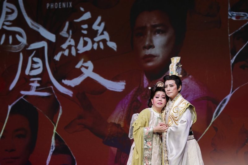 第35屆傳藝金曲獎最佳年度作品獎「鳳凰變」將重上舞台，12月於台北、嘉義演出，透過科技與投影虛實交錯，創造生死之間的情感界面。（傳藝中心提供）  中央社記者趙靜瑜傳真　114年11月6日