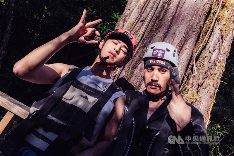 圖為藝人陳柏霖（左）、黃宣（右）。（中央社檔案照片）