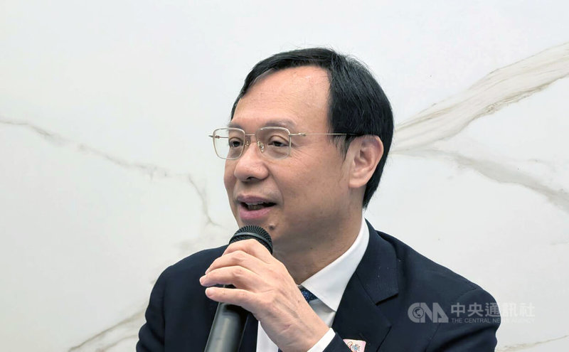 健保補充保費改革引發民怨，衛福部長石崇良（圖）6日在臨時記者會說明，提早調整補充保費，挹注健保收入，可以減緩調整一般保費，延後對更多人的影響。中央社記者曾以寧攝　114年11月6日