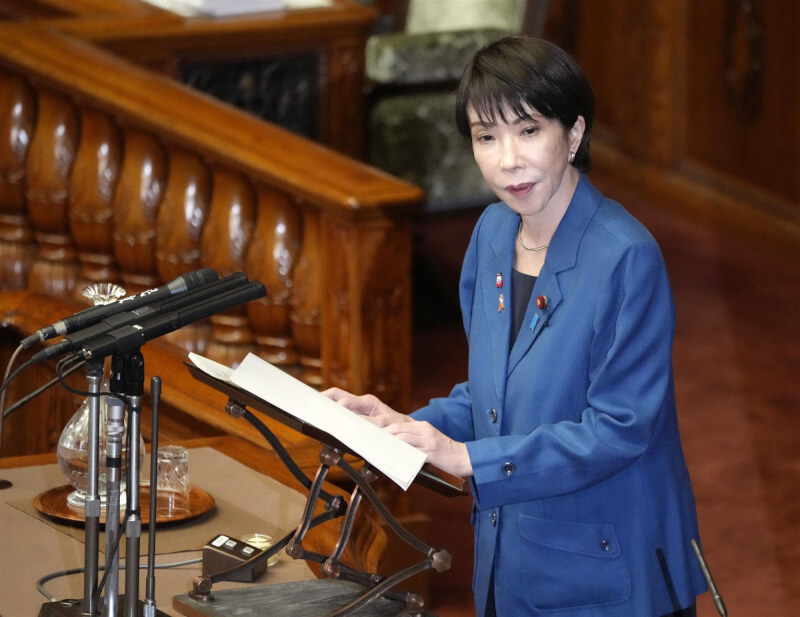 日本首相高市早苗6日在參議院接受質詢。（共同社）