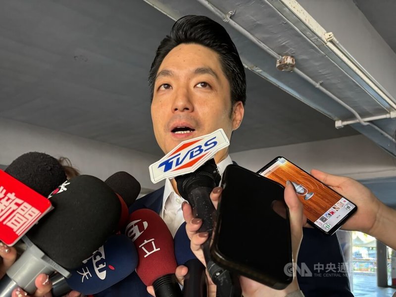 媒體報導，2025台北上海城市論壇將在12月25日到27日舉辦。台北市長蔣萬安（圖）7日受訪表示，雙城論壇的時間都還沒有訂，需要跟上海方持續協調，但北市府一定會秉持對等、尊嚴、善意、互惠原則，朝能順利成行的方向來規劃。中央社記者陳昱婷攝　114年11月7日