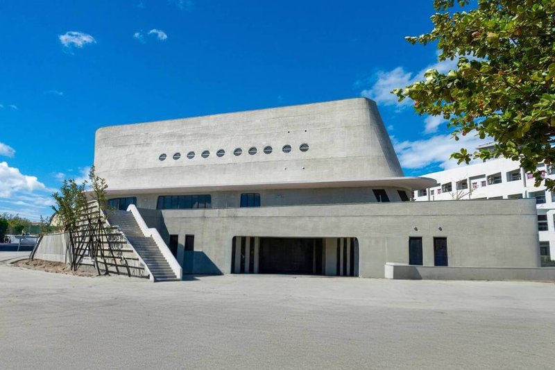 恆春文化中心劇場館將在15日正式啟用，為地下1層、地上5層，規劃670席座位演藝廳、200席視聽室，以及演出排練空間及商業服務空間。（屏東縣政府文化處提供）中央社記者黃郁菁傳真　114年11月7日