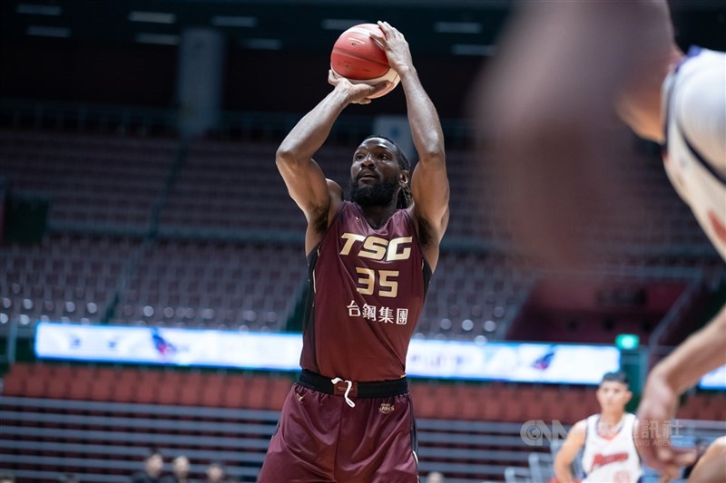 圖為台灣職業籃球聯盟P. LEAGUE+（PLG）台鋼獵鷹隊洋將半獸人（Kenneth Faried）。（中央社檔案照片）