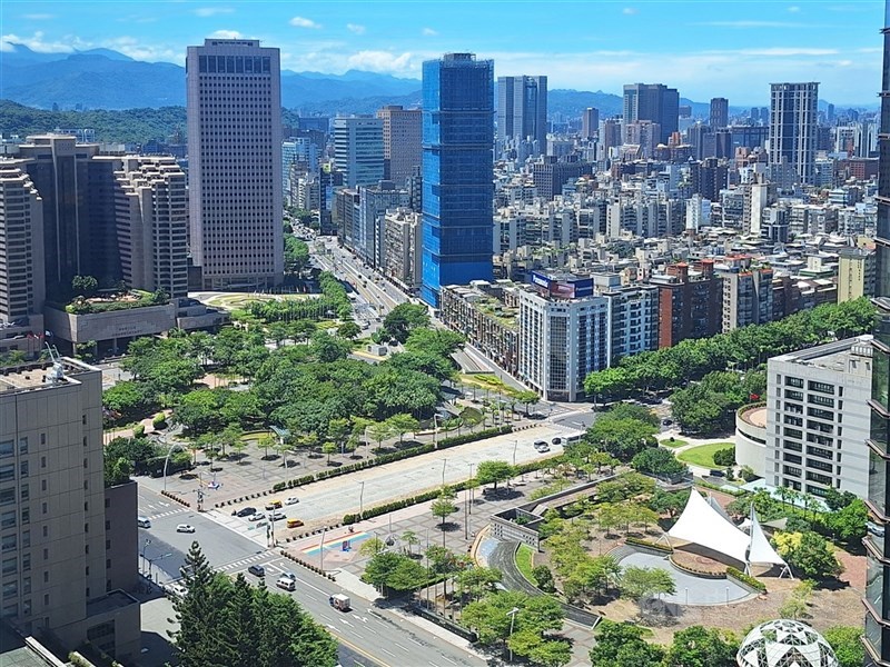 圖為台北市信義區街景。（中央社檔案照片）