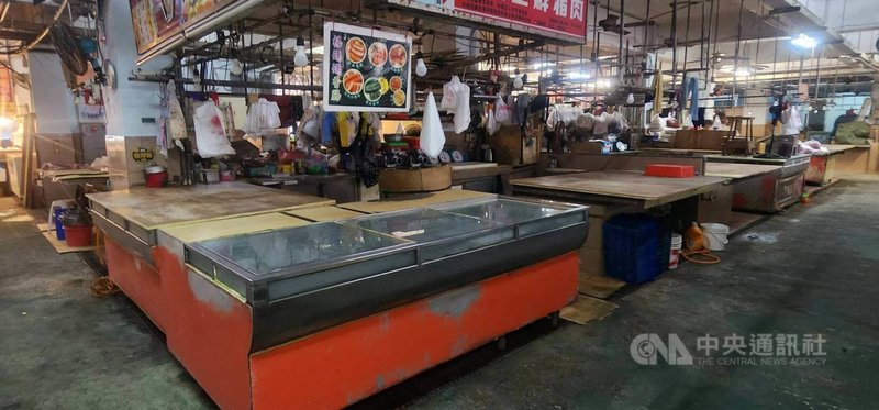 全台活豬恢復拍賣、屠宰，外島的澎湖因為運送來不及屠宰，加上7日市場進行清消，澎湖縣家畜肉類商業同業公會決議順延2天，馬公北辰市場9日才有溫體豬肉上市，肉攤仍是呈現休市狀況。中央社  114年11月7日