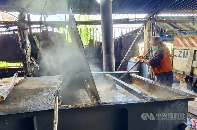 圖為高雄廚餘養豬場蒸煮情形。（中央社檔案照片）