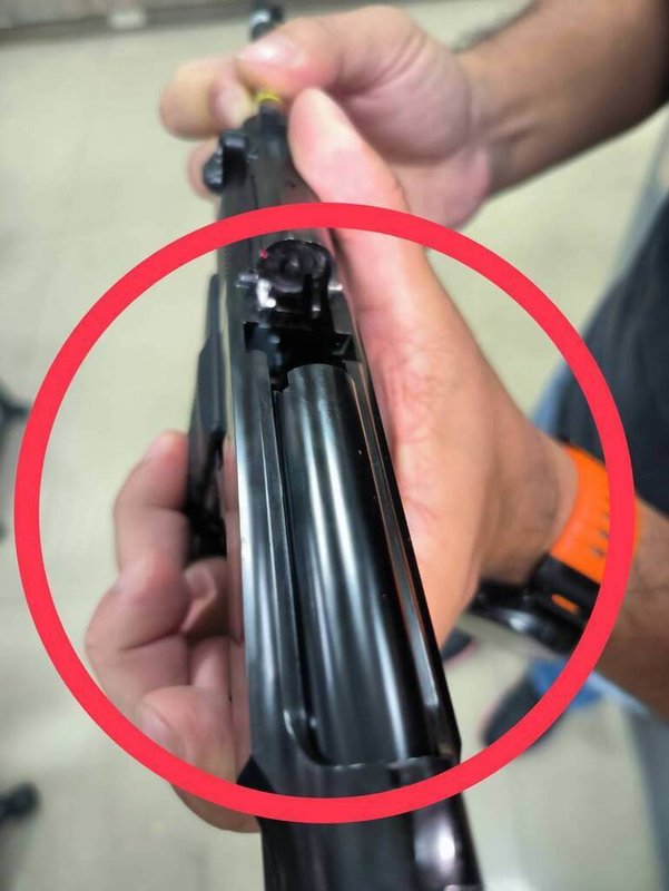 網路流傳一則黑衣人在南投埔里持槍討債影片，警方獲報循線逮捕涉案林姓男子。林男供稱是為賺取流量才自導自拍，找友人扮黑衣人持玩具槍討債。警方訊後依違反社維法將人函送法辦。（民眾提供）中央社記者吳哲豪傳真　114年11月7日