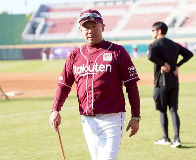 2025桃園亞洲職棒交流賽7日開打，談起東北樂天金鷲隊4名台灣好手，總教練三木肇（前）表示，投手王彥程進步很多，相信未來也會有更多的成長，儘管他目前是自由球員，仍看好前景。（桃園市政府提供）中央社記者謝靜雯傳真　114年11月7日