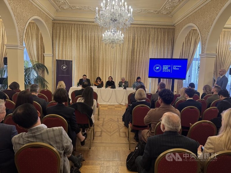 歐洲價值安全政策中心(European Values Center for Security Policy, EVC)舉辦的第11屆「歐洲價值高峰會」(European Values Summit)5、6日在布拉格登場,會議聚焦主題之一為台海安全,各國專家、學者與政治人物與會。中央社記者劉郁葶布拉格攝 114年11月8日