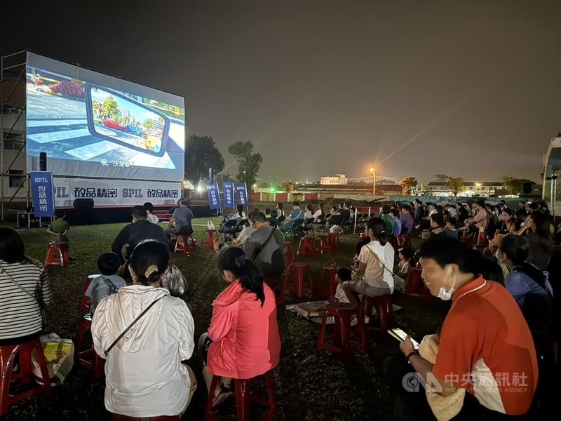 矽品精密在中部科學園區虎尾園區設廠，9月起正式營運，目前有500名員工進駐。為落實企業社會責任，矽品精密8日舉辦星空電影院，未來也將持續耕耘地方。中央社記者姜宜菁攝  114年11月8日