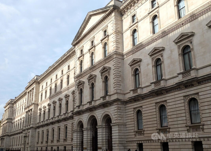 英國外交大臣古柏6日與中國外交部長王毅通話，中國外交部稱王毅是「應約」通話，英國外交部迄今未發布談話紀要。圖為英國外交部。中央社記者陳韻聿倫敦攝　114年11月8日