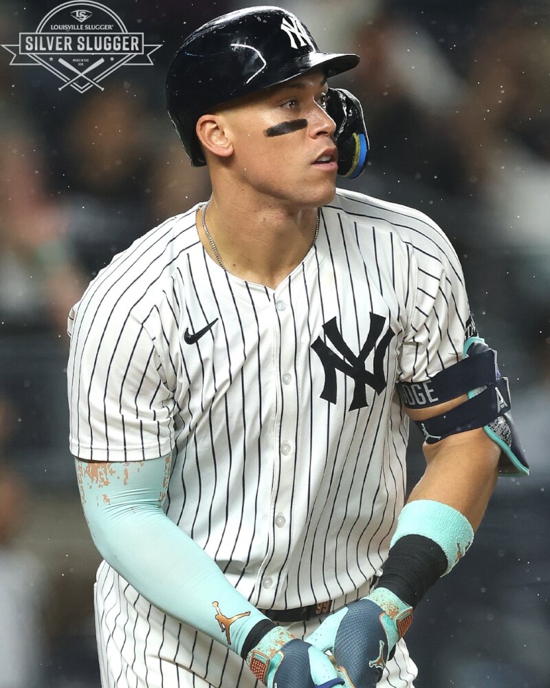 美國職棒大聯盟（MLB）7日公布美國聯盟「銀棒獎」名單，紐約洋基賈吉5度榮膺此銜。（圖取自x.com/MLB）