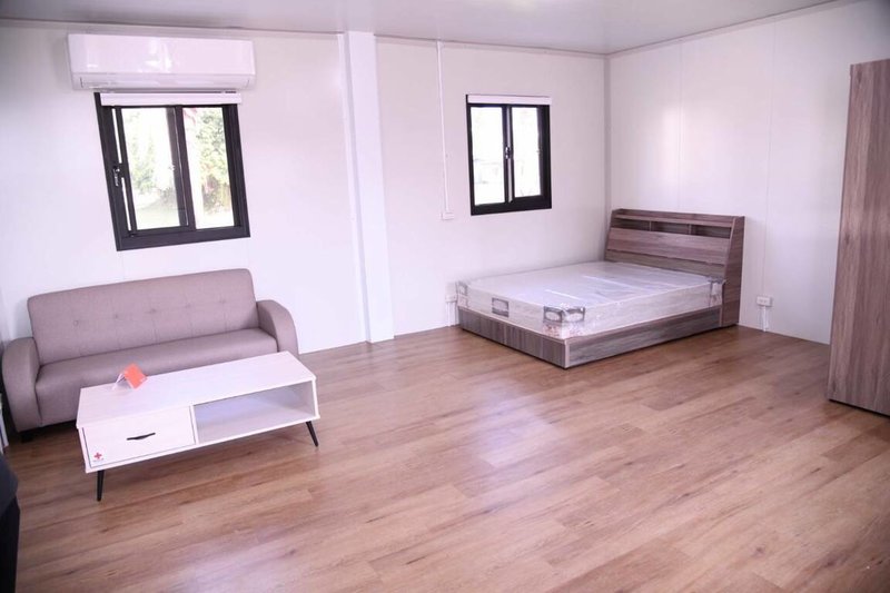 0403強震災後逾1年,由紅十字會捐贈的組合屋8日落成,每房配有碼家具跟家電,共分為單房型、雙房型,將開放災民選屋,預計12月入住。(花蓮縣府提供)中央社記者張祈傳真 114年11月8日