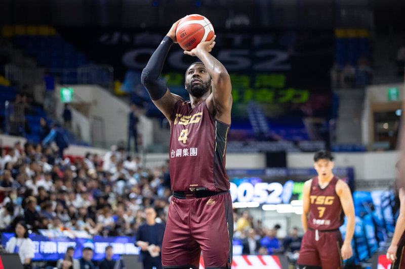 台灣職籃P.LEAGUE+台鋼獵鷹隊8日作客台北和平籃球館，交手台北富邦勇士隊，獵鷹前鋒翟蒙（De