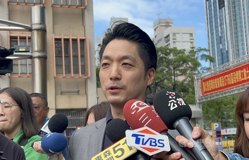 位於台北市羅斯福路與基隆路口的公館圓環拆除已1個多月，又再度調整路型管制措施，引發民眾抱怨。台北市長蔣萬安8日表示，市民安全永遠是最優先考量，有任何調整交通局一定會事前清楚說明。中央社記者陳昱婷攝 114年11月8日