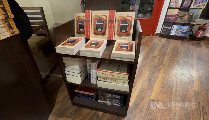 台灣作家楊双子的小說「臺灣漫遊錄」,英譯本Taiwan Travelogue(圖)於2024年榮獲美國國家圖書獎翻譯文學獎,是第一部獲得這項殊榮的台灣文學作品,該書10月在印度上市。中央社記者李晉緯新德里攝 114年11月8日
