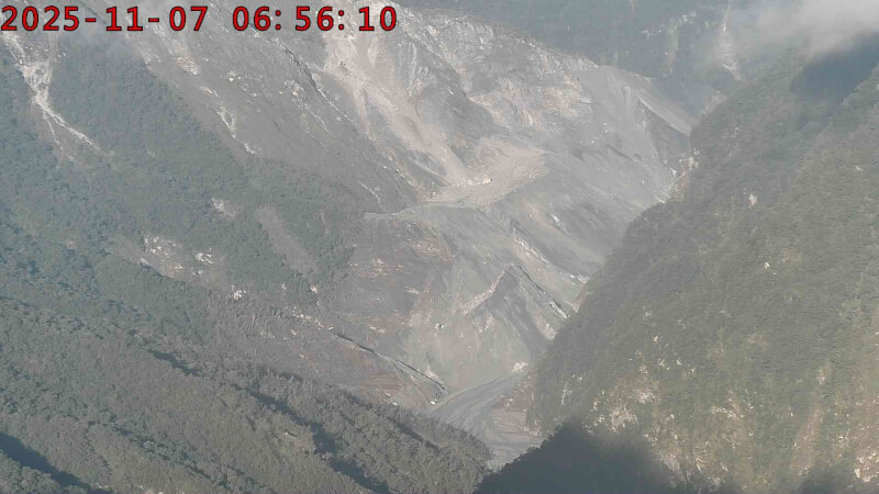 馬太鞍溪堰塞湖7日上午6時56分即時影像。（圖取自國有林防災應變及堰塞湖監測系統網頁iiicloud.com.tw/FarmlandQlakenew/BarrierLake）