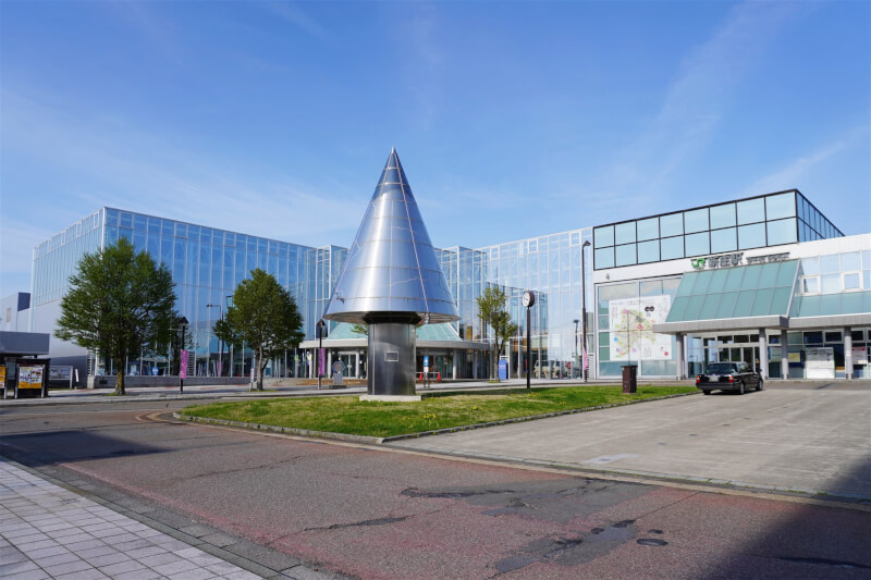 日本山形縣新庄市的JR新庄站。（圖取自維基共享資源；作者Mister0124，CC BY-SA 4.0）