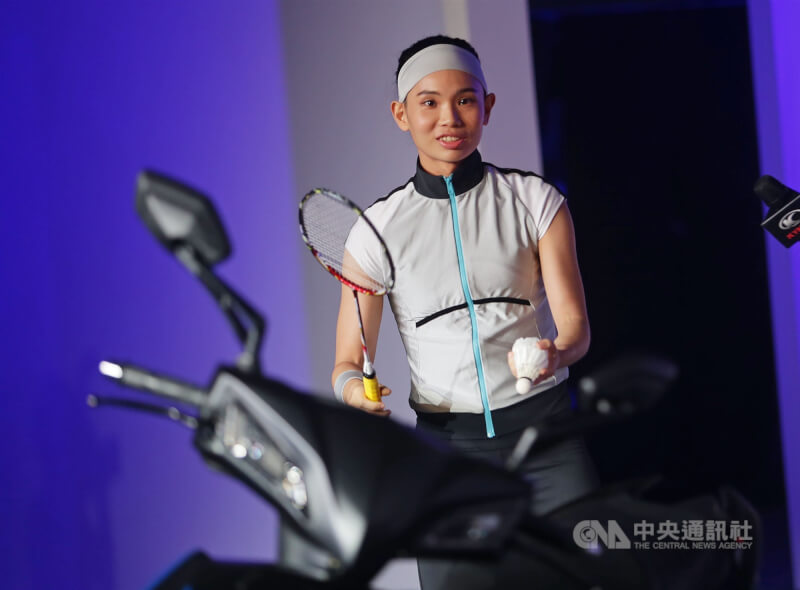 2017年戴資穎代言機車以一身科技感造型勁裝出席。（中央社檔案照片）