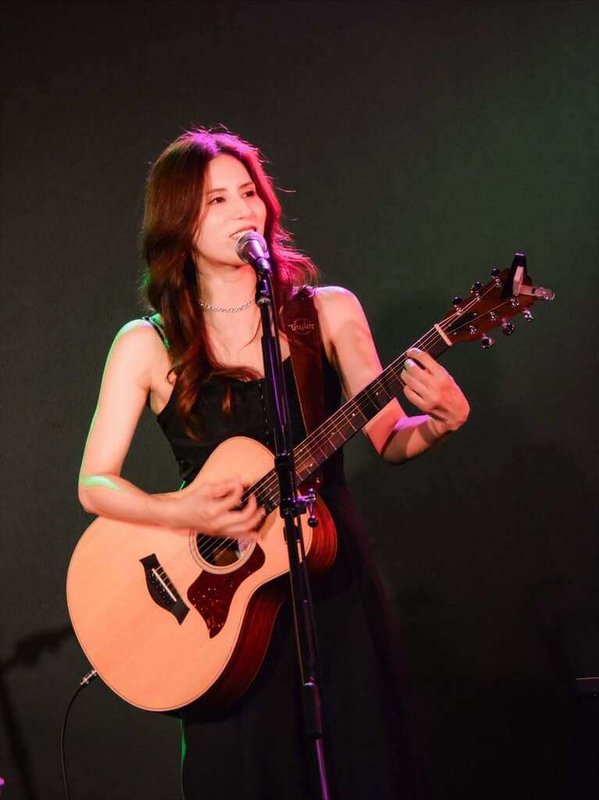 日本知名雙人組合「恰克與飛鳥」的飛鳥涼的女兒歌手宮﨑薰（圖），將於12月20日在西門紅樓展演館舉辦個人演唱會。（Welcome Music提供）中央社記者王心妤傳真 114年11月8日