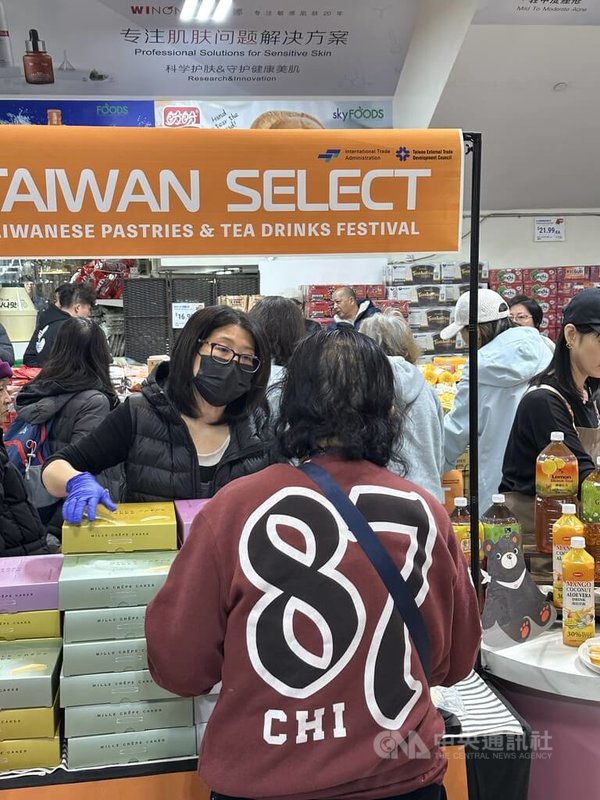 「選擇台灣，經典糕餅茶飲節」7日在紐約法拉盛登場，展期至12日。中央社記者廖漢原紐約攝　114年11月8日