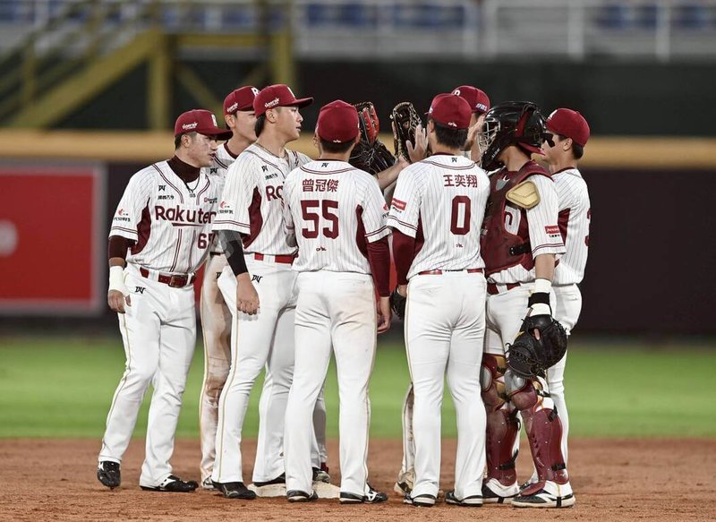 2025桃園亞洲職棒交流賽持續進行，9日樂天桃猿隊以6比3擊敗韓職KT巫師隊，交流賽2連勝。（桃園市政府提供）中央社記者謝靜雯傳真　114年11月9日