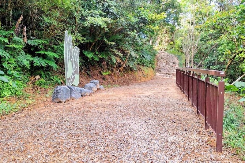 大棟山位於桃園、新北交界，為提升休憩品質並強化步道串聯與導覽機能，桃園市政府向交通部觀光署爭取「桃園市大棟山風景特定區大湖之森自然步道周邊環境優化工程」，已於日前竣工，預計11月底開放。（桃園市政府觀光旅遊局提供）中央社記者吳睿騏桃園傳真　114年11月9日