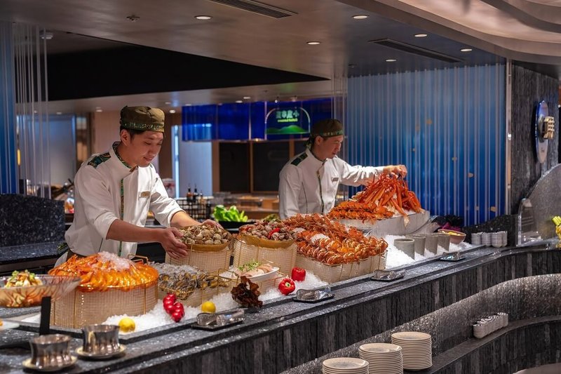 高雄餐飲業者指出，普發現金政策可望帶動整體餐飲消費力回升，餐飲業將成為政策受惠重點產業之一，為搶攻商機也祭出優惠活動。（漢來美食提供）中央社記者蔡孟妤傳真　114年11月9日