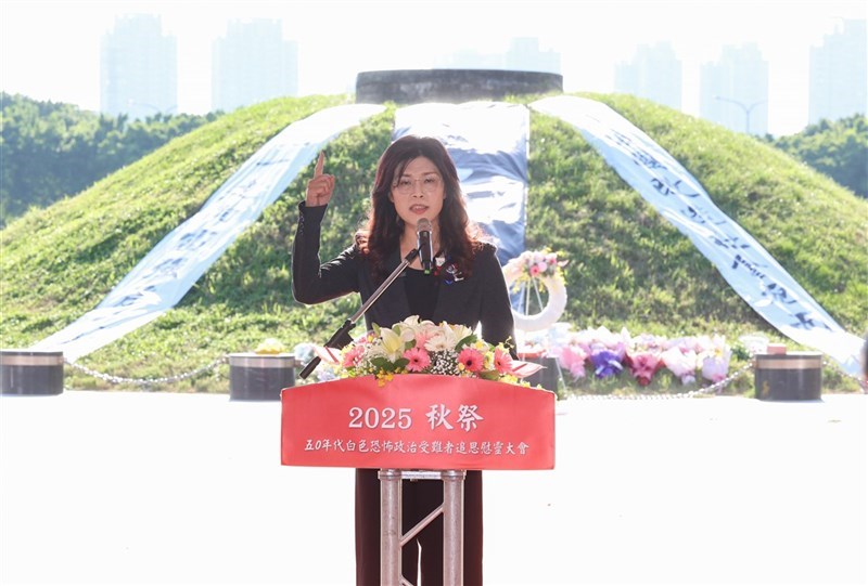 圖為國民黨主席鄭麗文出席白色恐怖秋祭追思慰靈大會。（中央社檔案照片）