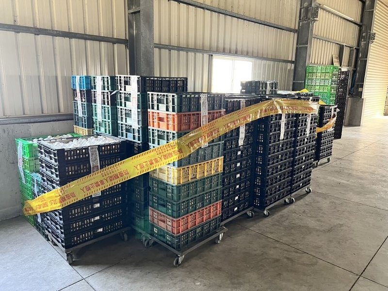 彰化縣衛生局驗出一批洗選包裝雞蛋農藥芬普尼殘留量超標，縣府10日上午宣布因未再檢出，解除移動管制，但衛福部食藥署下午要求，即日起所有交付給食品業者蛋品，經檢驗安全才放行。對此，彰縣府回應，依中央規定執行。（彰縣府提供）中央社記者吳哲豪傳真　114年11月10日