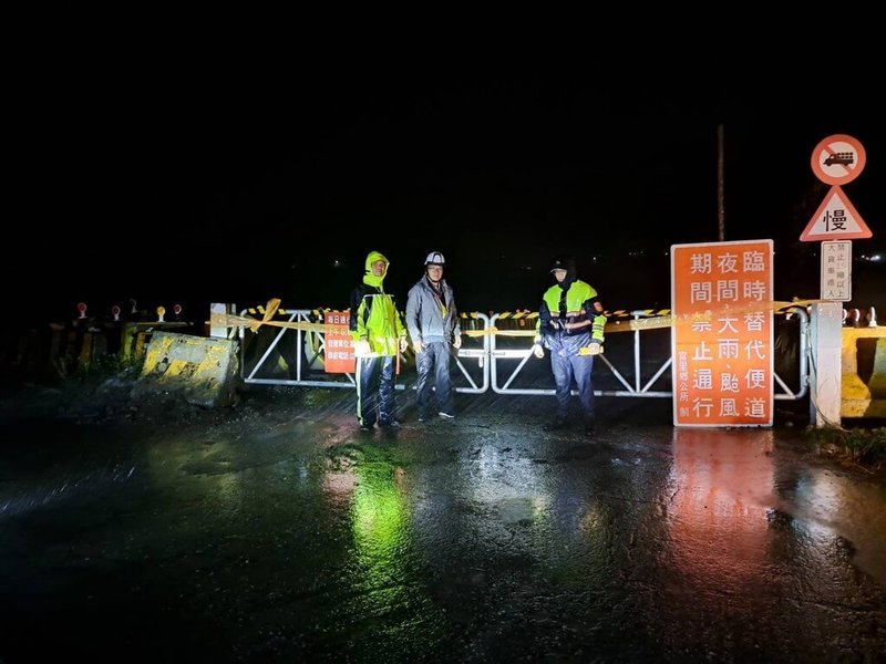因應颱風鳳凰來襲，花蓮富里鄉六十石山產業道路、崙天便道10日傍晚6時起預警性封閉。（富里鄉公所提供）中央社記者李先鳳傳真　114年11月10日