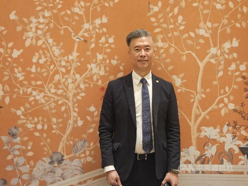 震旦行董事長馬志賢10日表示，美中貿易戰造成許多外資、台商從中國撤退，辦公室設備及傢俱市場競爭情況嚴重，震旦行積極透過提供解決方案及發展ESG，力拚突圍。中央社記者曾仁凱攝　114年11月10日