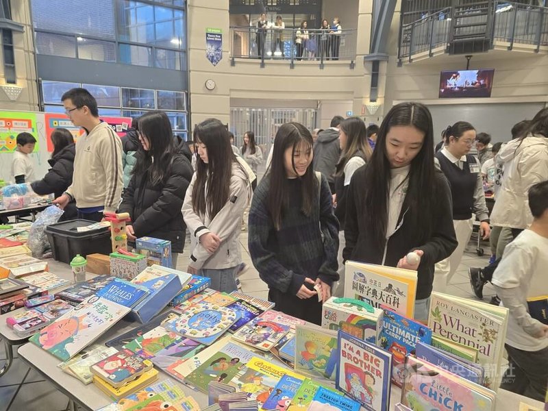 有了台灣華語文中心後,可以讓在僑校學中文的學生畢業後仍有機會繼續沉浸在學中文的環境中。中央社記者程愛芬溫哥華攝 114年11月10日